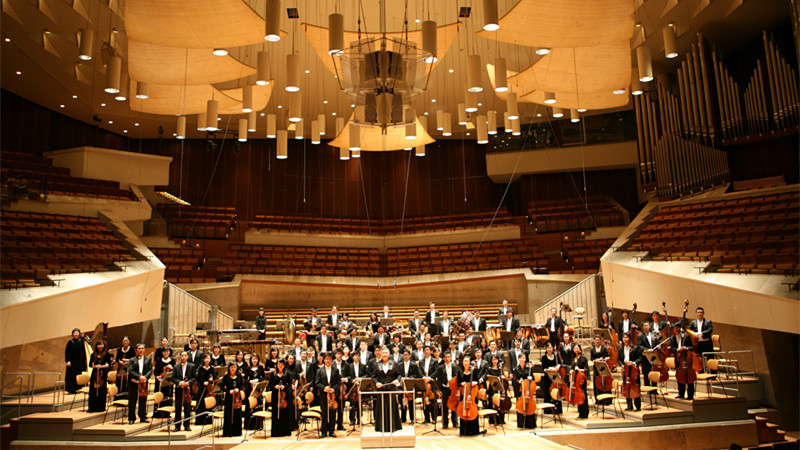2007年郑小瑛率厦门爱乐乐团在柏林爱乐大厅奏响《土楼回响》