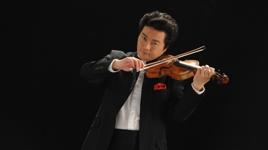 吕思清牵手"吉他皇族",浪漫演绎"西班牙风"