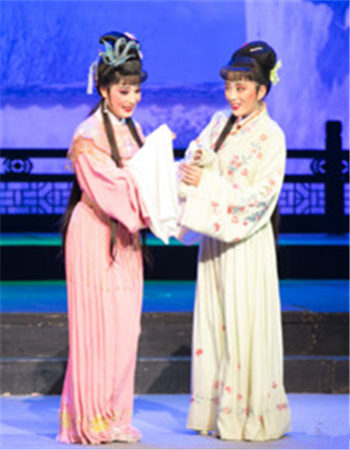 小旦:《女驸马》中的“春红” 小旦:《女驸马》中的“春红”