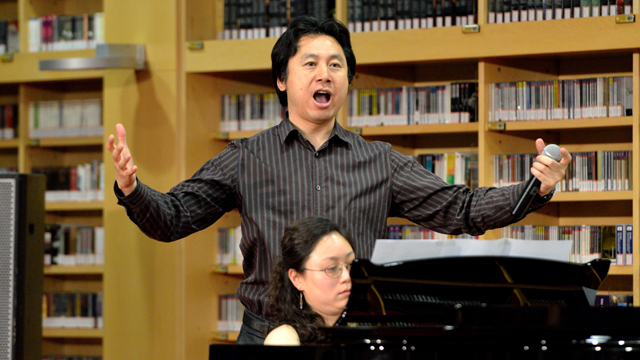 著名男中音歌唱家袁晨野为爱好者上大课