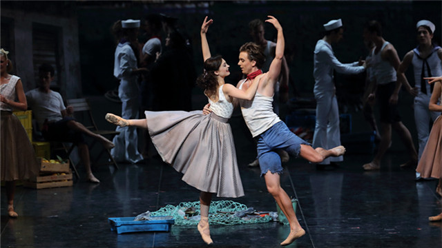 丹麦皇家芭蕾舞团《拿波里》揭开首演大幕 王小京/摄