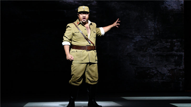 当晚的演出,饰演方志敏的男高音歌唱家韩蓬嗓音饱满通透,在连续两个