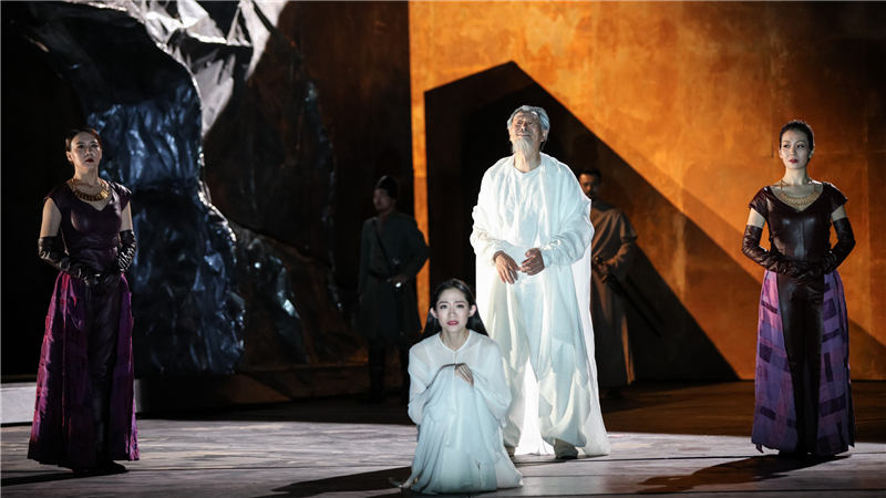 人性撕裂下的爱和恩典 现代演绎再现悲剧力量