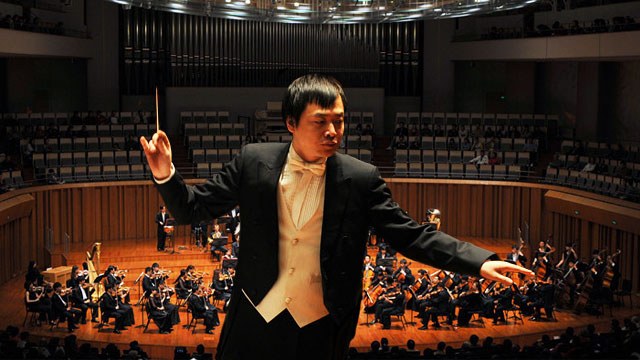 著名指挥家张艺将带领中国国家芭蕾舞团交响乐团在大剧院音乐厅进行